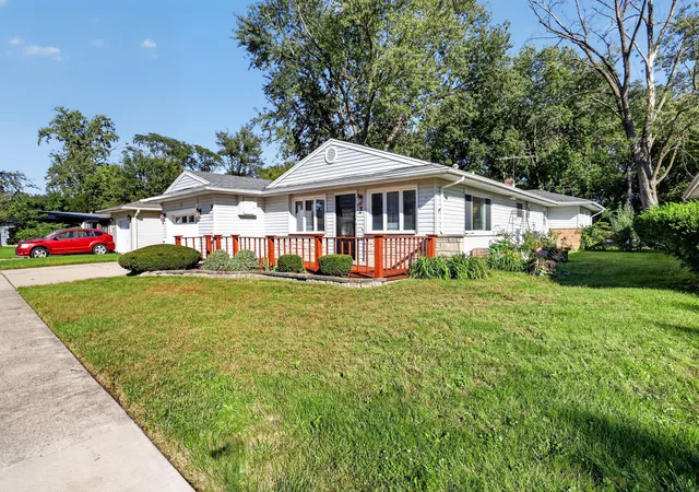 Photo 2 of Single family home for sale at 7 E Rocket Cir, Park Forest, IL 60466 | MLS# 12775513 | Listing updated on 2026-10-07