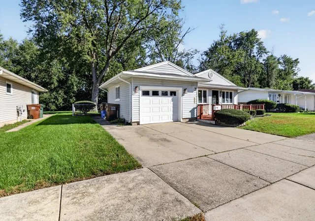 Photo 3 of Single family home for sale at 7 E Rocket Cir, Park Forest, IL 60466 | MLS# 12775513 | Listing updated on 2026-10-07