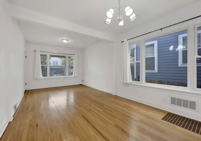 Listing Photo 4 - Condo for sale in building located at 5037 W Winona St, Chicago, IL 60630