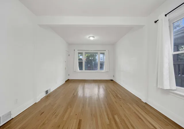 Listing Photo 5 - Condo for sale in building located at 5037 W Winona St, Chicago, IL 60630