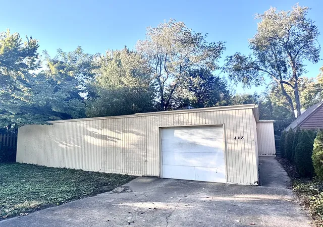 Photo 1 of Single family home for sale at 408 W Florida Ave, Urbana, IL 61801 | MLS# 12775533 | Listing updated on 2026-10-07