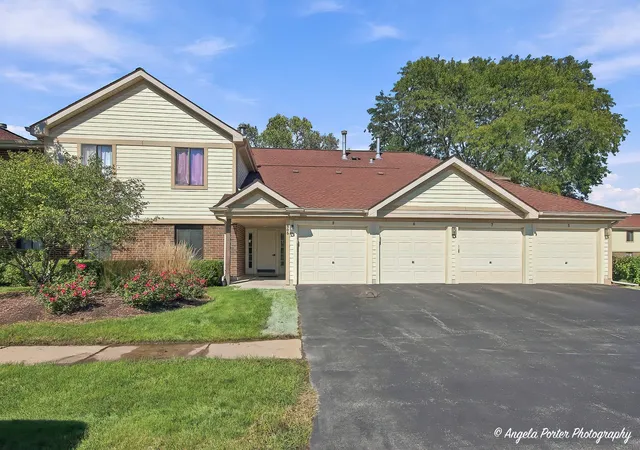 Photo 1 of Townhouse for sale at 866 E Carriage Ln #8, Palatine, IL 60074 | MLS# 12775535 | Listing updated on 2026-10-06