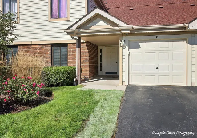 Photo 2 of Townhouse for sale at 866 E Carriage Ln #8, Palatine, IL 60074 | MLS# 12775535 | Listing updated on 2026-10-06