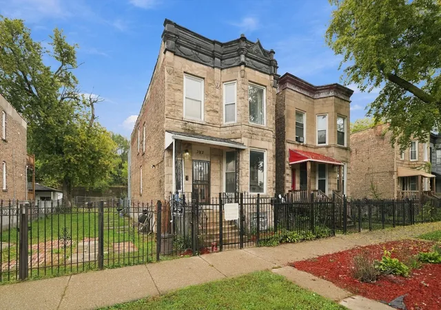Listing Photo 1 - Condo for sale in building located at 3912 W Fillmore St, Chicago, IL 60624