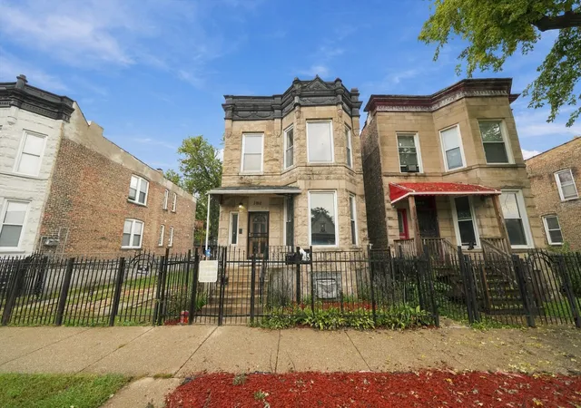 Listing Photo 2 - Condo for sale in building located at 3912 W Fillmore St, Chicago, IL 60624