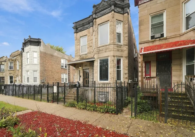 Listing Photo 3 - Condo for sale in building located at 3912 W Fillmore St, Chicago, IL 60624
