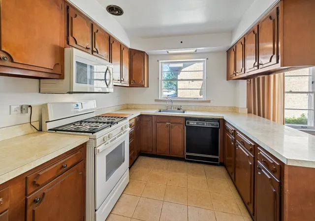 Photo 4 of Single family home for sale at 3600 W 99th Street, Evergreen Park, IL 60805 | MLS# 12775541 | Listing updated on 2026-10-09