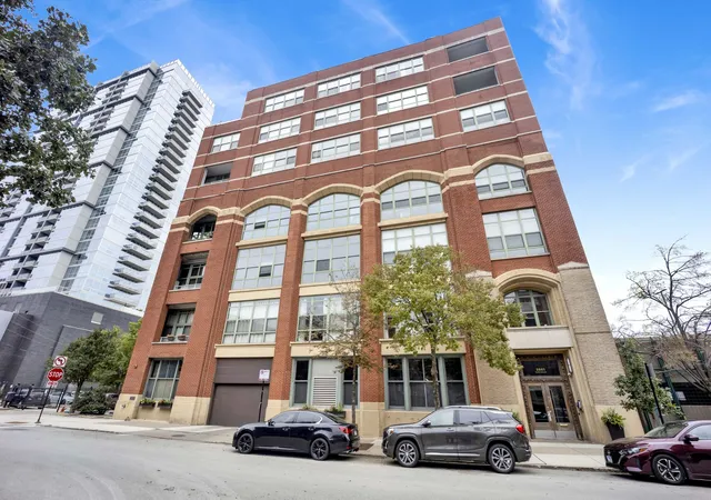 Photo 1 of Townhouse for sale at 2001 S Calumet St #606, Chicago, IL 60616 | MLS# 12775543 | Listing updated on 2026-10-08
