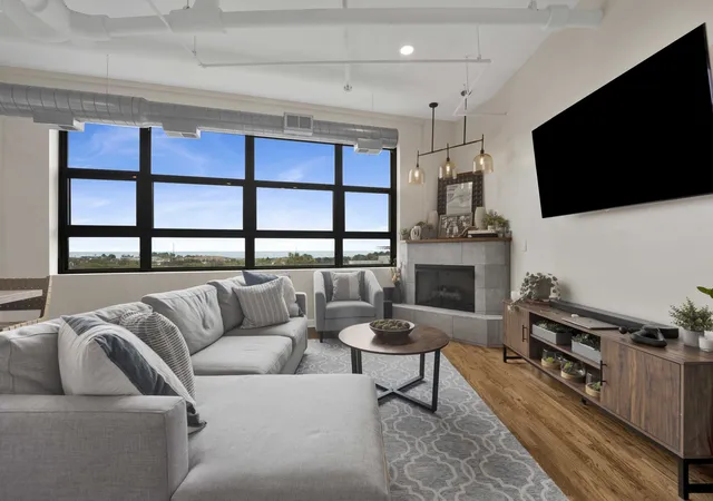 Photo 3 of Townhouse for sale at 2001 S Calumet St #606, Chicago, IL 60616 | MLS# 12775543 | Listing updated on 2026-10-10