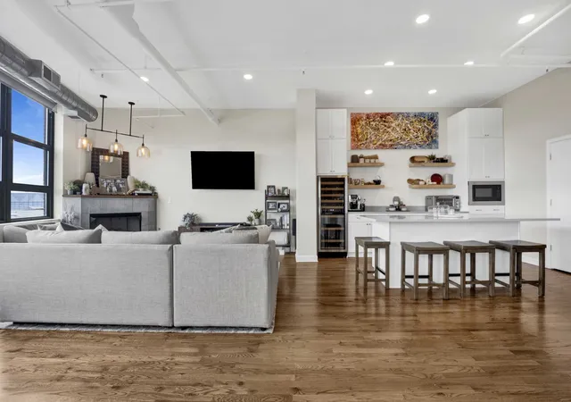 Photo 4 of Townhouse for sale at 2001 S Calumet St #606, Chicago, IL 60616 | MLS# 12775543 | Listing updated on 2026-10-10