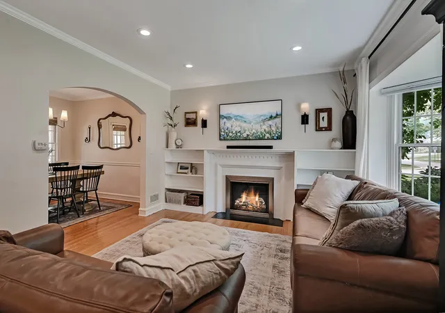 Photo 2 of Single family home for sale at 543 S Dunton Ave, Arlington Heights, IL 60005 | MLS# 12775555 | Listing updated on 2026-10-10