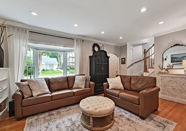 Photo 3 of Single family home for sale at 543 S Dunton Ave, Arlington Heights, IL 60005 | MLS# 12775555 | Listing updated on 2026-10-10