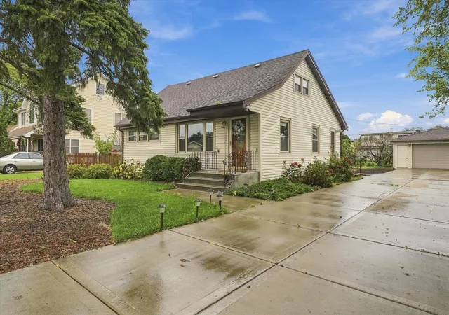 Photo 1 of Single family home for sale at 8937 Mcvicker Ave, Oak Lawn, IL 60453 | MLS# 12775578 | Listing updated on 2026-10-02