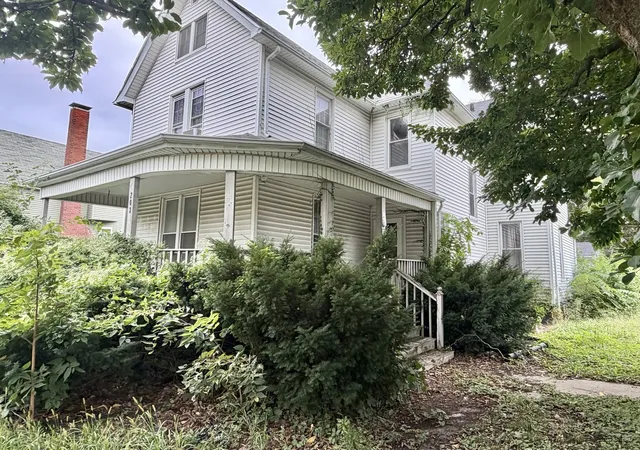 Photo 1 of Single family home for sale at 203 W Locust St, Canton, IL 61520 | MLS# 12775587 | Listing updated on 2026-10-10