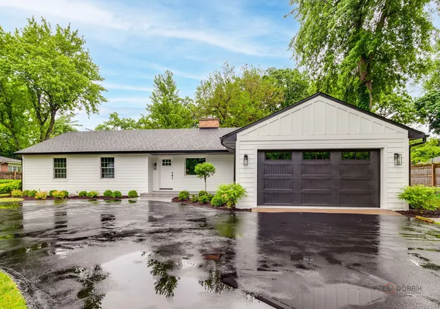 Photo 2 of Single family home for sale at 535 N Waukegan Rd, Lake Forest, IL 60045 | MLS# 12775607 | Listing updated on 2026-10-21
