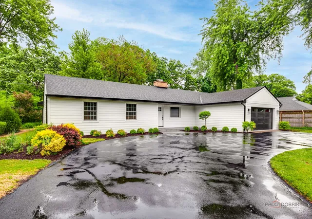 Photo 3 of Single family home for sale at 535 N Waukegan Rd, Lake Forest, IL 60045 | MLS# 12775607 | Listing updated on 2026-10-21