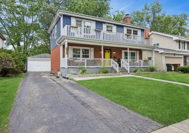 Photo 1 of Single family home for sale at 833 Elm St, Flossmoor, IL 60422 | MLS# 12775615 | Listing updated on 2026-10-02