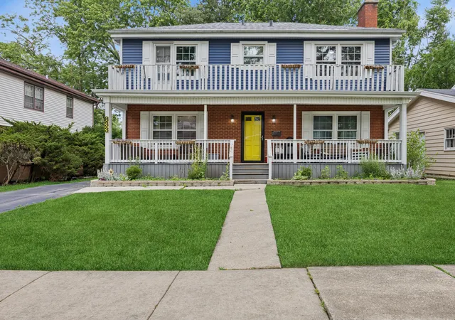 Photo 2 of Single family home for sale at 833 Elm St, Flossmoor, IL 60422 | MLS# 12775615 | Listing updated on 2026-10-02