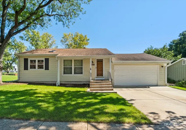 Single family home for sale at 541 Dean Dr, South Elgin, IL 60177 | MLS# 12775622