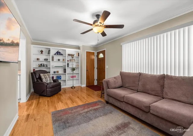 Photo 3 of Single family home for sale at 541 Dean Dr, South Elgin, IL 60177 | MLS# 12775622 | Listing updated on 2026-10-05