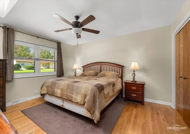 Photo 4 of Single family home for sale at 541 Dean Dr, South Elgin, IL 60177 | MLS# 12775622 | Listing updated on 2026-10-05