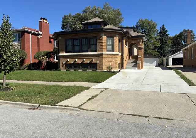 Single family home for sale at 10611 S Claremont Ave, Chicago, IL 60643 | MLS# 12775624