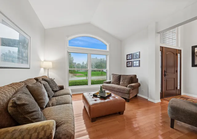Photo 3 of Single family home for sale at 1942 Westridge Blvd, Bartlett, IL 60103 | MLS# 12775636 | Listing updated on 2026-10-23