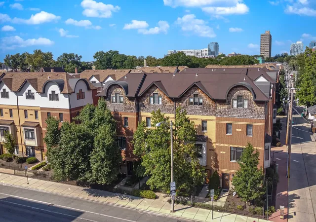 Photo 2 of Townhouse for sale at 1016 Madison St, Oak Park, IL 60302 | MLS# 12775638 | Listing updated on 2026-10-02