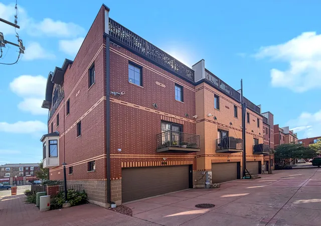 Photo 3 of Townhouse for sale at 1016 Madison St, Oak Park, IL 60302 | MLS# 12775638 | Listing updated on 2026-10-08