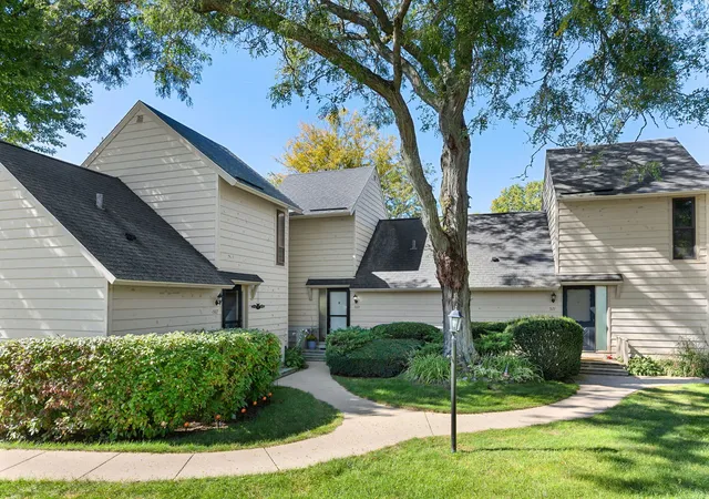 Townhouse for sale at 569 Dunham Rd, Gurnee, IL 60031 | MLS# 12775645