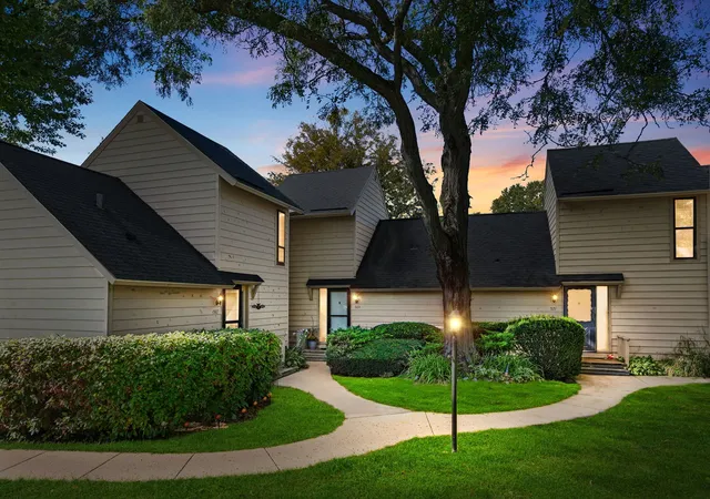 Photo 1 of Townhouse for sale at 569 Dunham Rd, Gurnee, IL 60031 | MLS# 12775645 | Listing updated on 2026-10-07