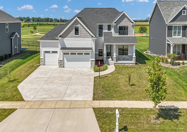 Photo 1 of Single family home for sale at 4812 Oakdale Dr, Champaign, IL 61822 | MLS# 12775651 | Listing updated on 2026-10-08