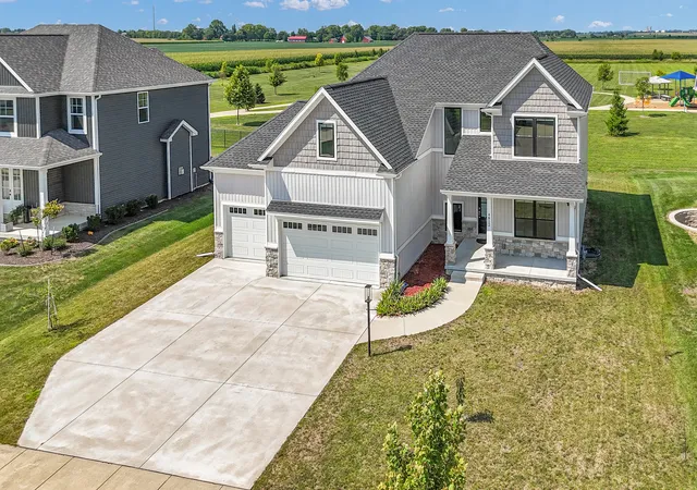 Photo 2 of Single family home for sale at 4812 Oakdale Dr, Champaign, IL 61822 | MLS# 12775651 | Listing updated on 2026-10-08