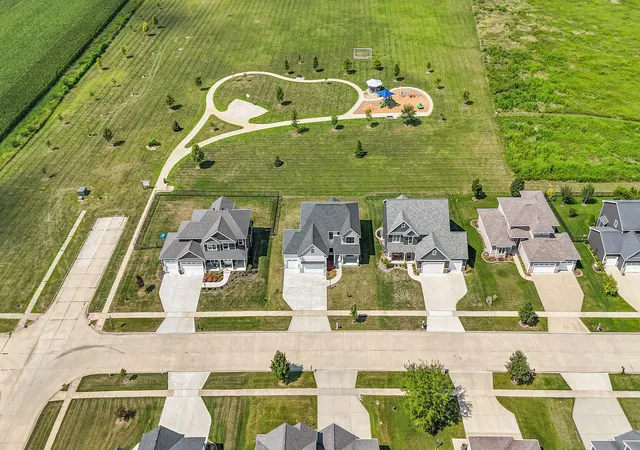 Photo 3 of Single family home for sale at 4812 Oakdale Dr, Champaign, IL 61822 | MLS# 12775651 | Listing updated on 2026-10-08