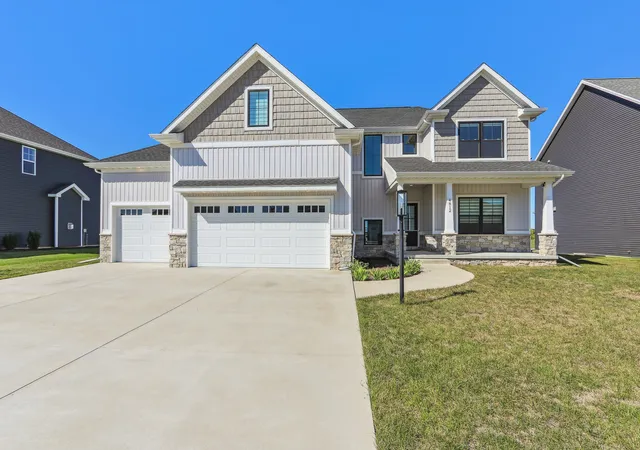 Photo 3 of Single family home for sale at 4812 Oakdale Dr, Champaign, IL 61822 | MLS# 12775651 | Listing updated on 2026-10-08