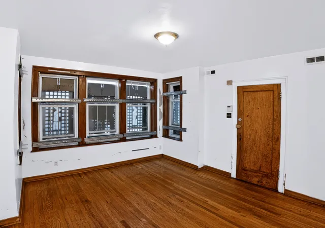Listing Photo 4 - Condo for sale in building located at 7951 S Clyde Ave, Chicago, IL 60617
