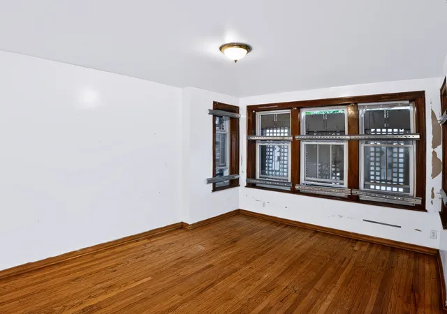 Listing Photo 5 - Condo for sale in building located at 7951 S Clyde Ave, Chicago, IL 60617
