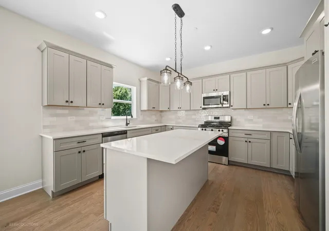 Photo 3 of Single family home for sale at 9318 Pleasant Ave, Tinley Park, IL 60487 | MLS# 12775700 | Listing updated on 2026-10-02