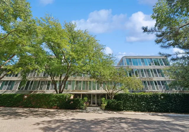 Photo 1 of Townhouse for sale at 2525 Wellington Ct #302, Evanston, IL 60201 | MLS# 12775704 | Listing updated on 2026-10-08