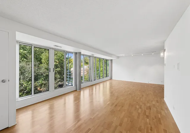 Photo 3 of Townhouse for sale at 2525 Wellington Ct #302, Evanston, IL 60201 | MLS# 12775704 | Listing updated on 2026-10-08