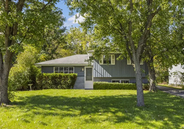 Single family home for sale at 6118 Stonewall Ave, Downers Grove, IL 60516 | MLS# 12775709