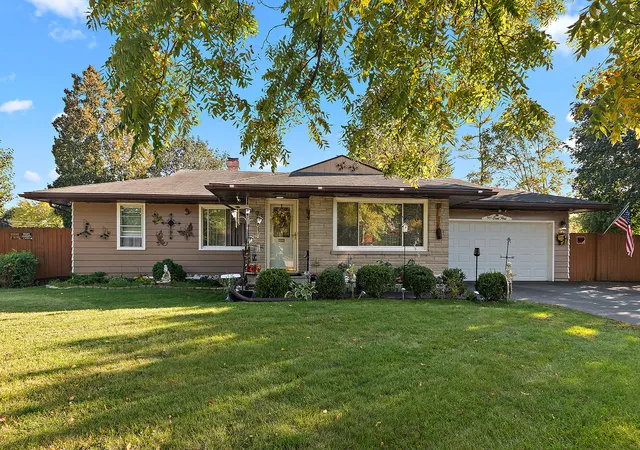Photo 1 of Single family home for sale at 901 E 1st Street, Lockport, IL 60441 | MLS# 12775716 | Listing updated on 2026-10-08