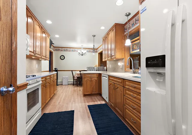 Photo 4 of Single family home for sale at 901 E 1st Street, Lockport, IL 60441 | MLS# 12775716 | Listing updated on 2026-10-08