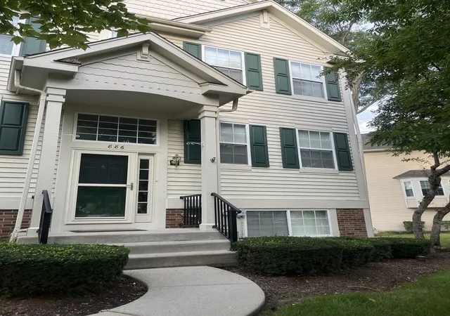 Photo 1 of Townhouse for sale at 886 Essex Cir, Grayslake, IL 60030 | MLS# 12775724 | Listing updated on 2026-10-03