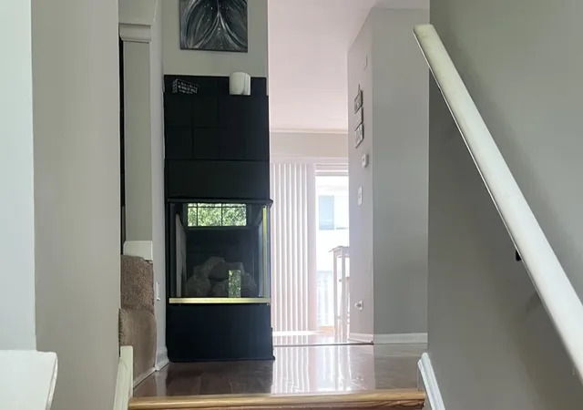Photo 3 of Townhouse for sale at 886 Essex Cir, Grayslake, IL 60030 | MLS# 12775724 | Listing updated on 2026-10-03