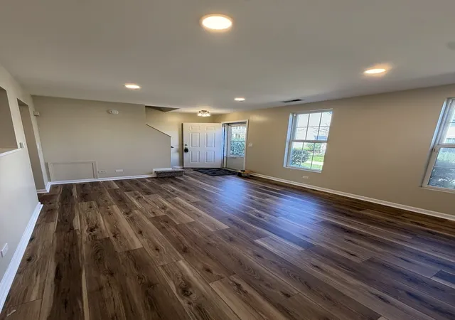 Listing Photo 4 - Condo for sale in building located at 172 Presidential Blvd, Oswego, IL 60543 - Unit #172