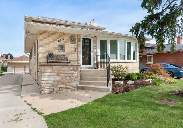 Single family home for sale at 4600 W 101st Street, Oak Lawn, IL 60453 | MLS# 12775751