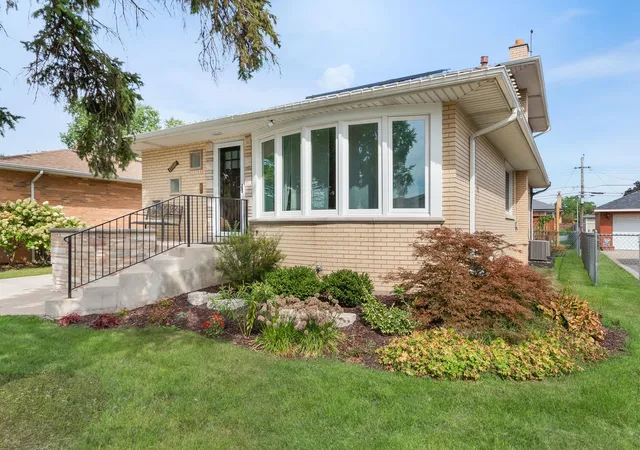 Photo 1 of Single family home for sale at 4600 W 101st Street, Oak Lawn, IL 60453 | MLS# 12775751 | Listing updated on 2026-10-10