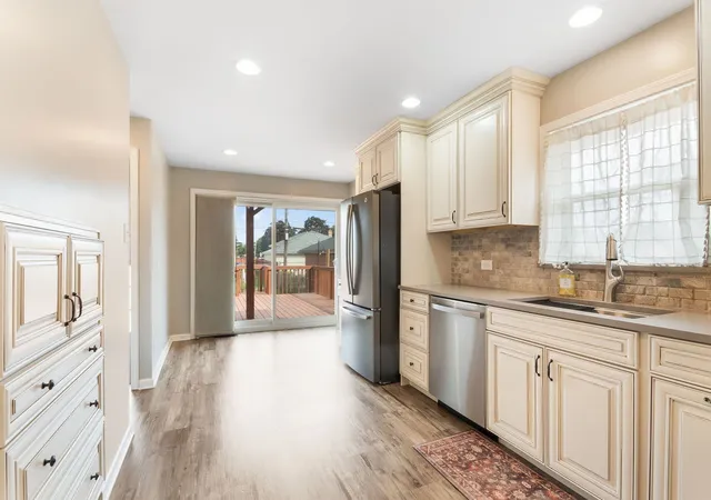 Photo 4 of Single family home for sale at 4600 W 101st Street, Oak Lawn, IL 60453 | MLS# 12775751 | Listing updated on 2026-10-10