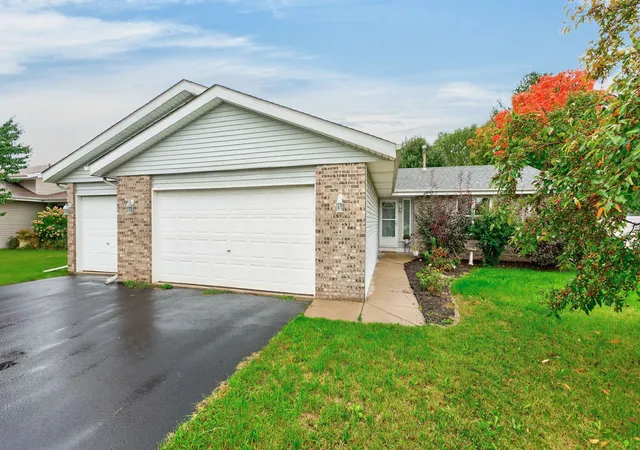 Photo 2 of Single family home for sale at 524 Merilot Dr, Roscoe, IL 61073 | MLS# 12775759 | Listing updated on 2026-10-02